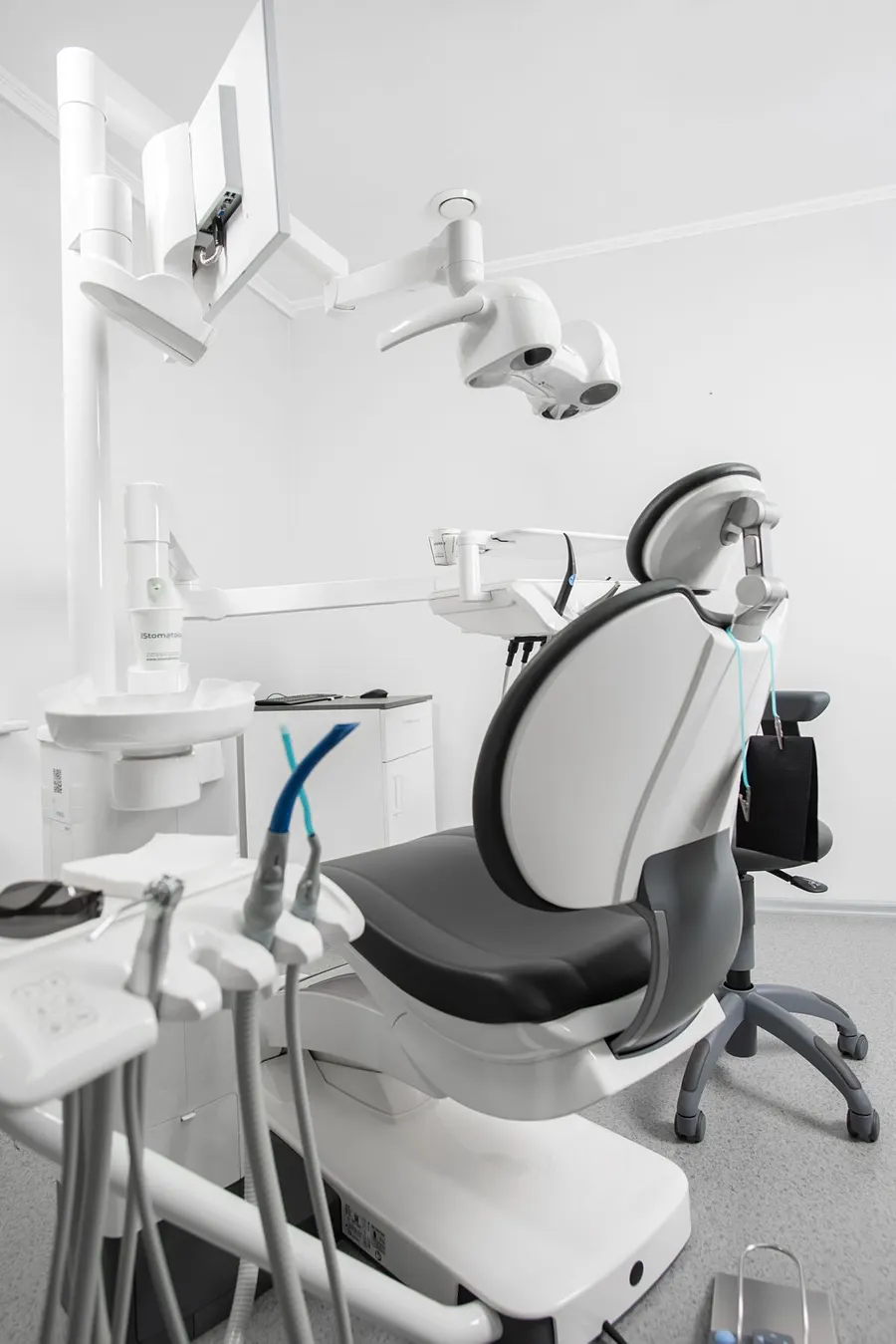 Ruang perawatan modern dengan kursi dental — foto ilustrasi